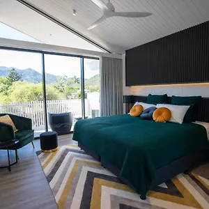  Holiday home Dacha On Maggie No#1 Opulent And Luxurious